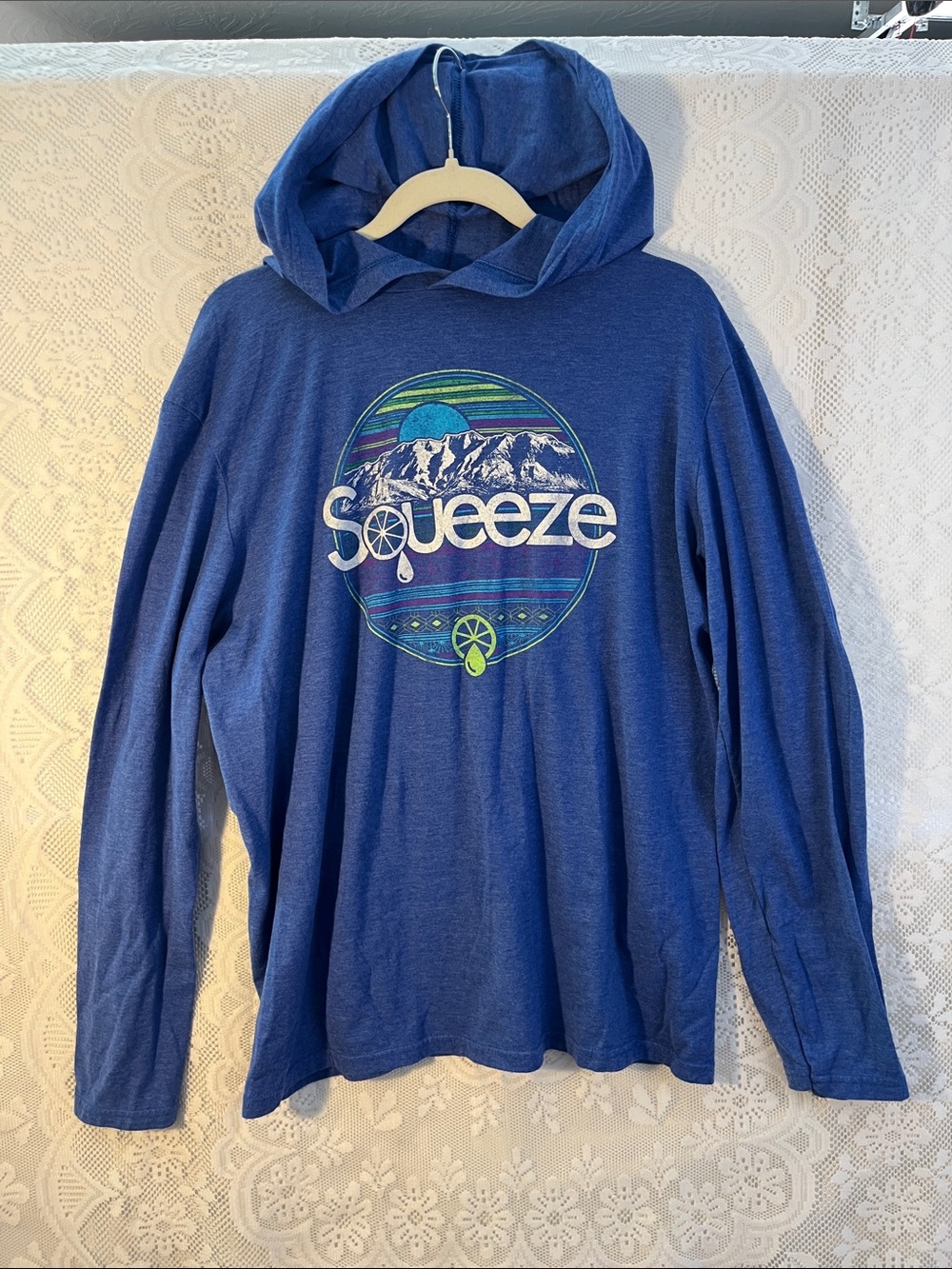 😻5for$15😻Squeeze Blue Hoodie with Mountain Circle Graphic XL